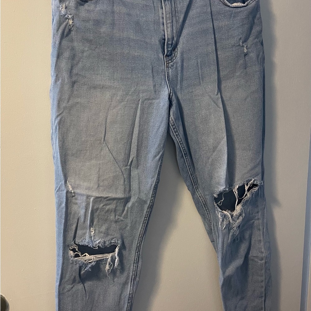 Abercrombie The Mom High Rise jeans. - Picture 2 of 5